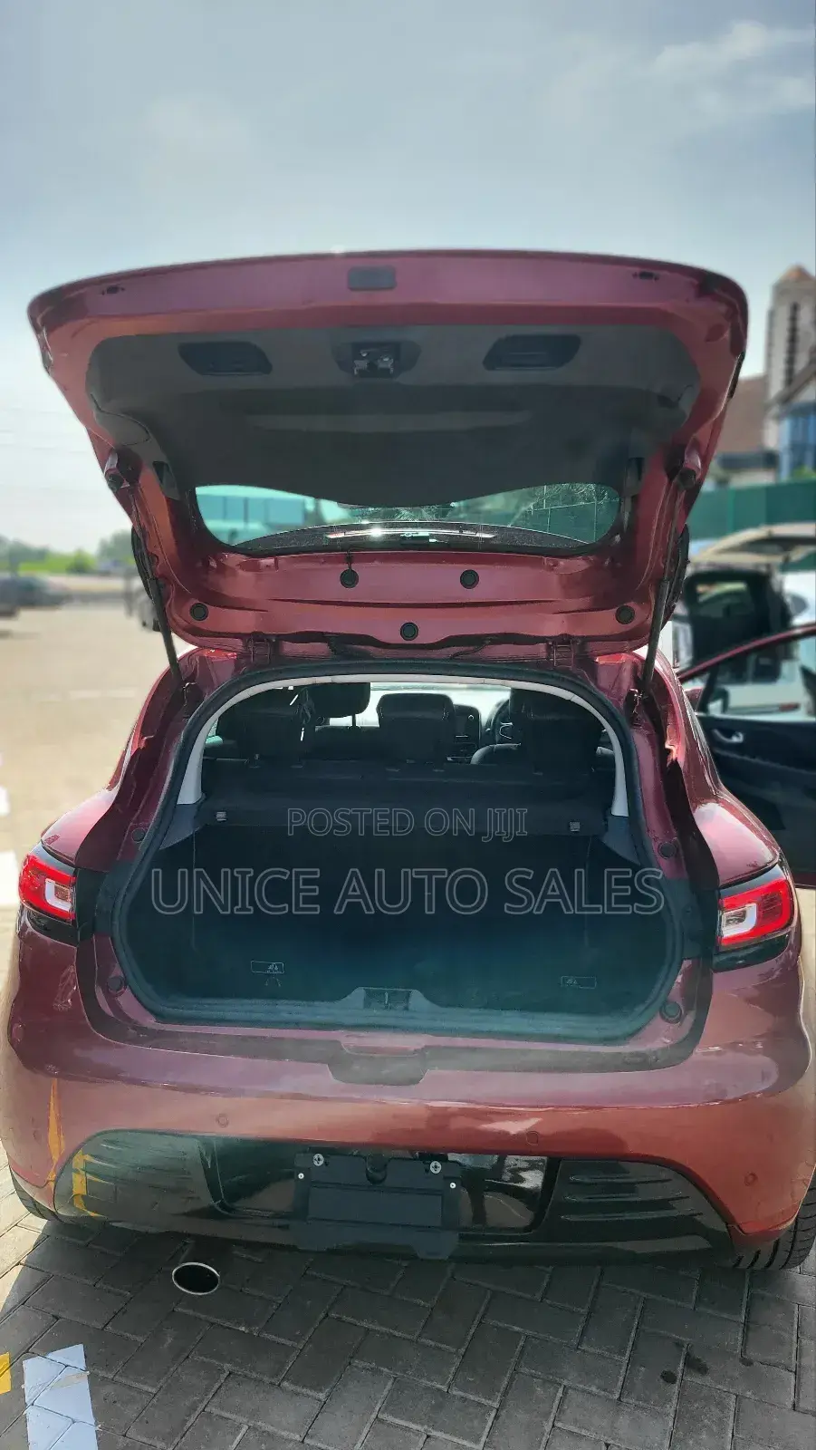 Renault Lutecia 2018 Maroon