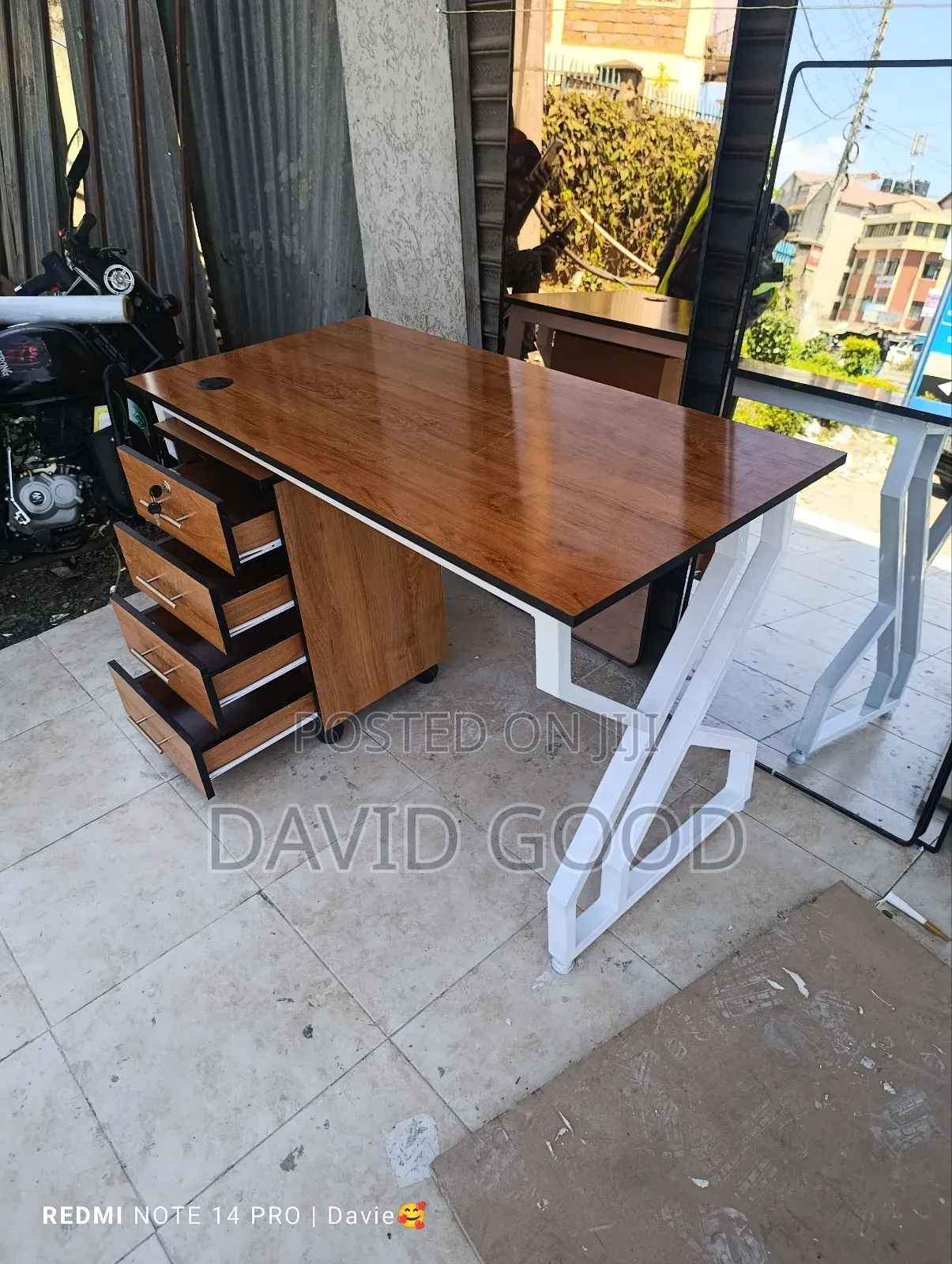 Metallic Table 8500 Mobile Pedestal at 8500