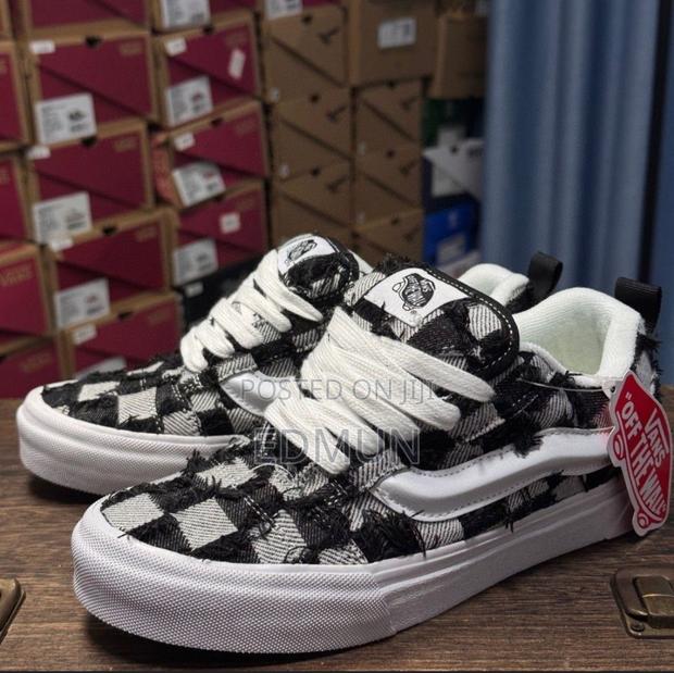 Knu Off the Wall Vans - main view