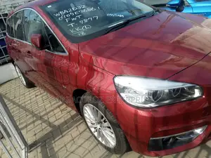 BMW 118i 2018 Red