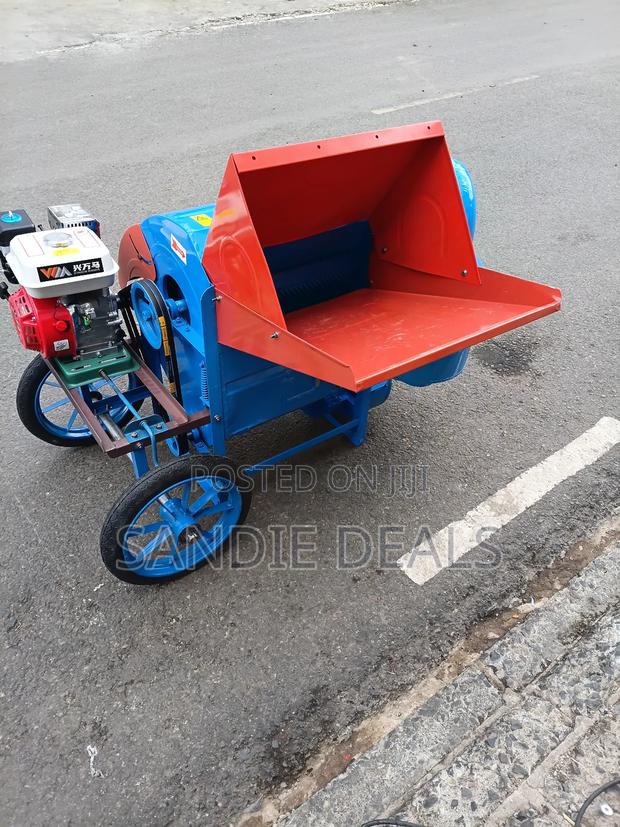 Modern Farm Thresher Machine - thumbnail 3