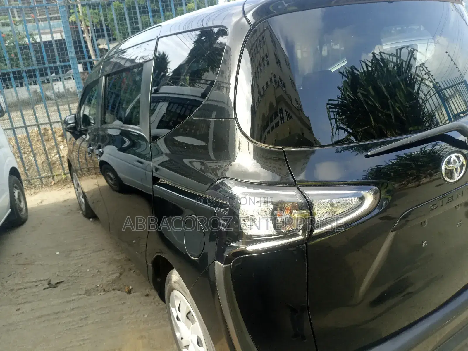 Toyota Sienta 1.5 AWD (6-seater) 2019 Gray