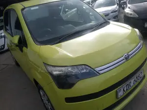 Toyota Spade 1.5 2015 Yellow