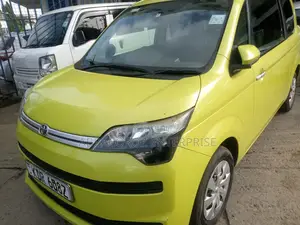 Toyota Spade 1.5 2015 Yellow