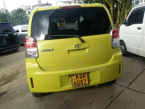 Toyota Spade 1.5 2015 Yellow