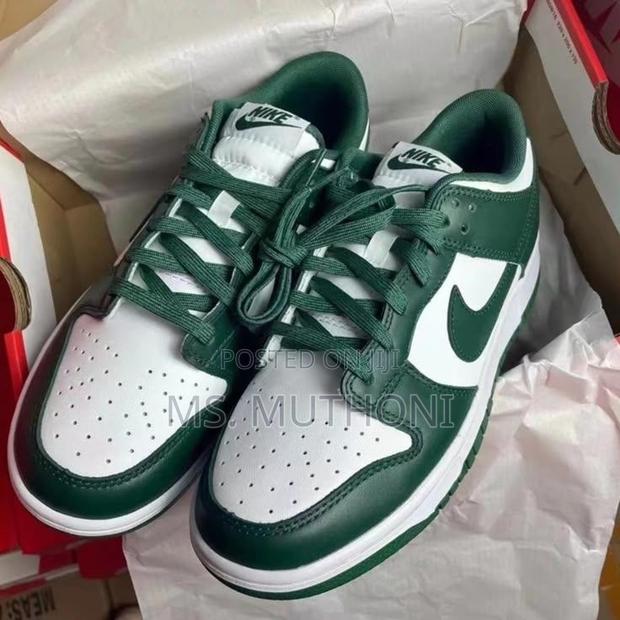 Nike Dunk Low Sneakers in the "Michigan Statevarsity Green Size 36-41 - thumbnail 2