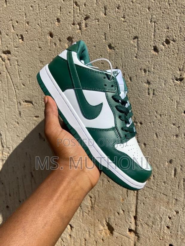 Nike Dunk Low Sneakers in the "Michigan Statevarsity Green Size 36-41