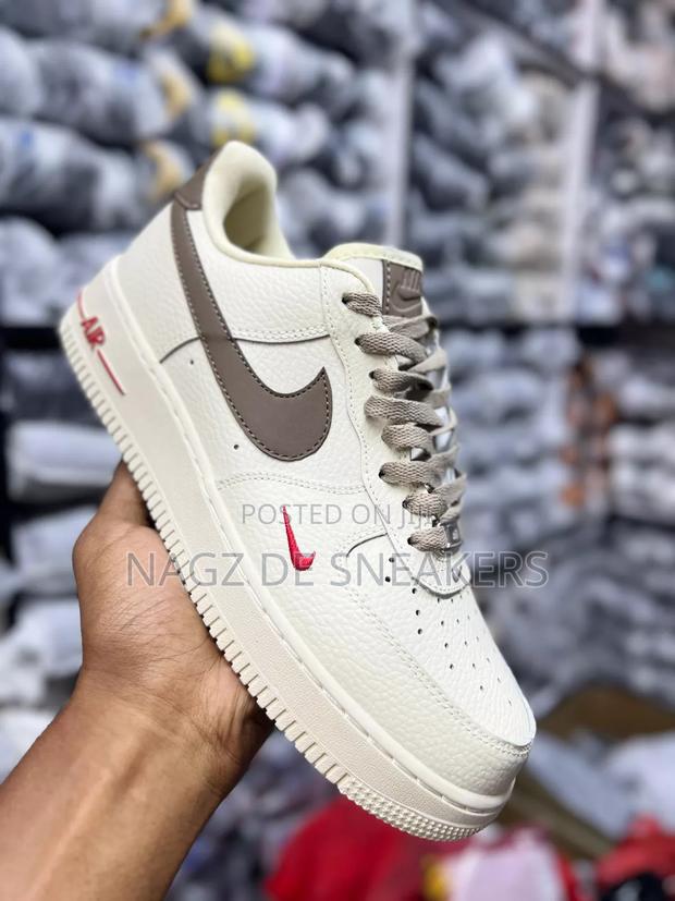 Sneakers on Sells - main view