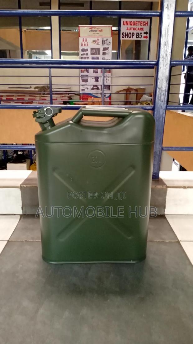 Heavy Duty 20l Fuel Jerry Can – Leakproof Petrol/Diesel Container - thumbnail 2