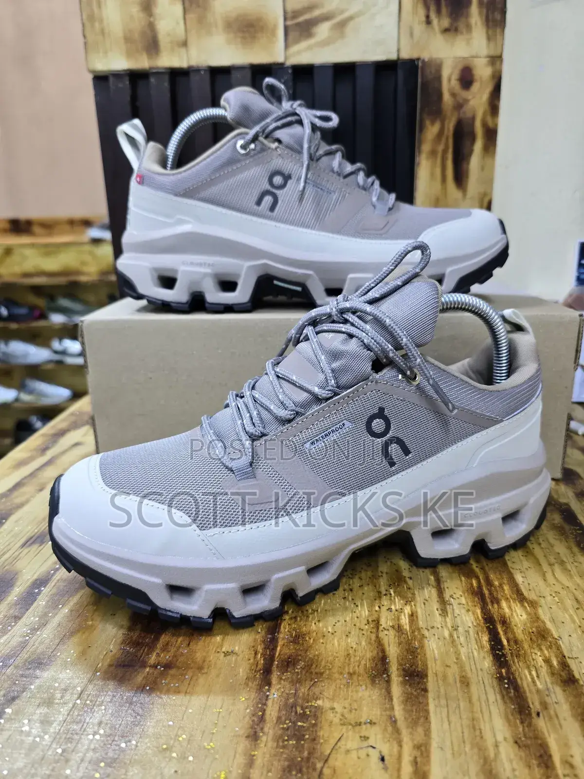 Qc(On Cloud) Low Waterproof