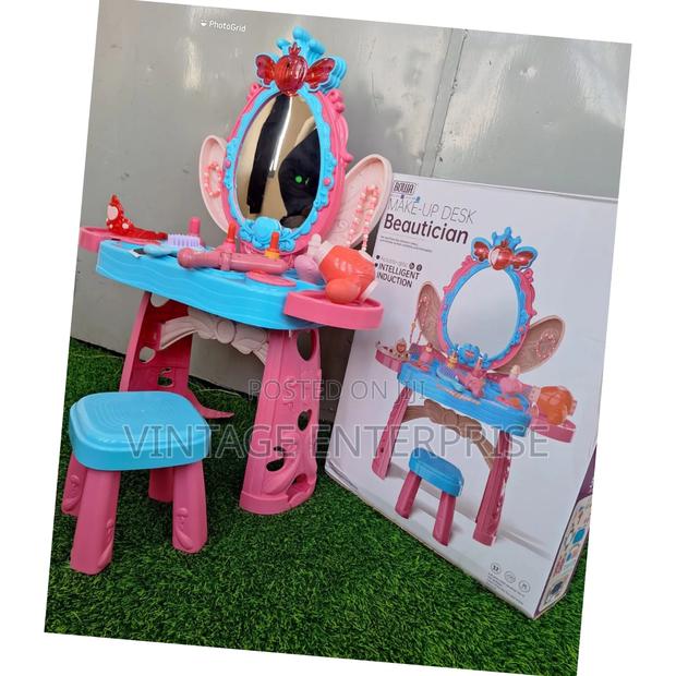 Kids Make Up Desk - main view