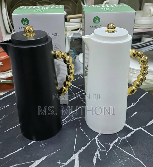 1000 Ml Vacuum Flask With a Gold Beaded Handle - main view