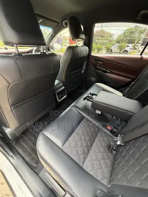 Toyota Harrier 2.0 2019 White