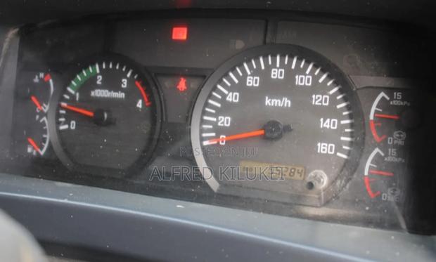 Isuzu AVR 2022 Grey - thumbnail 4