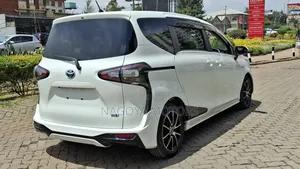 Toyota Sienta 2018 White