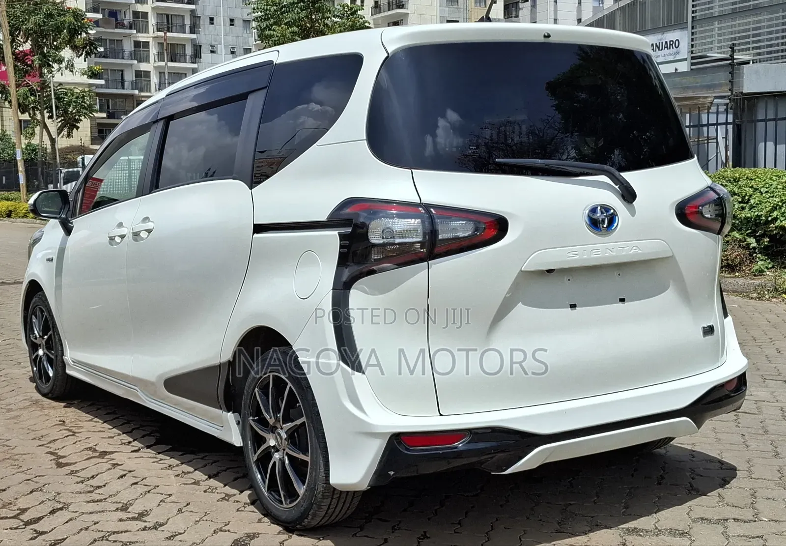 Toyota Sienta 2018 White