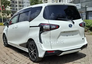 Toyota Sienta 2018 White