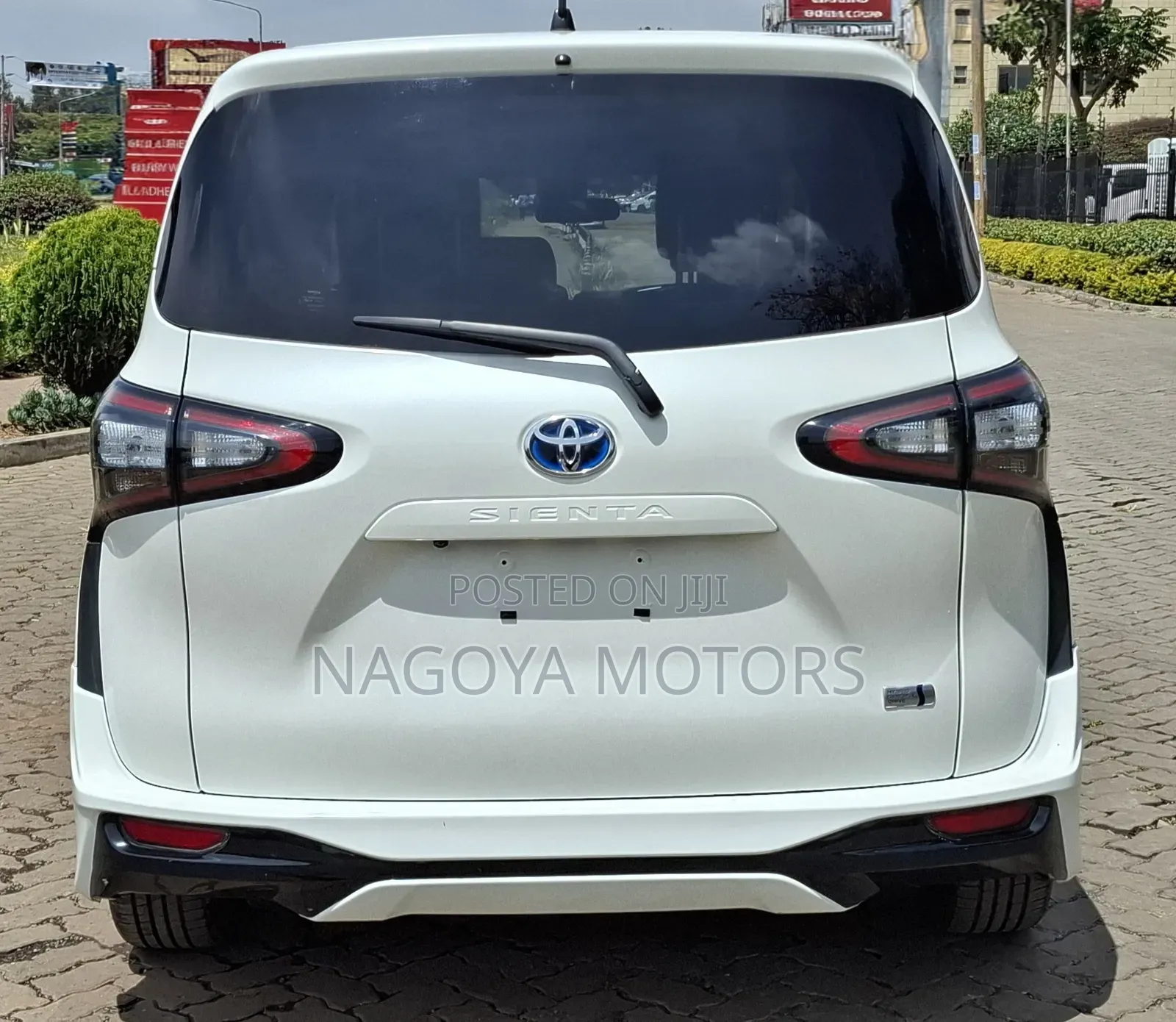Toyota Sienta 2018 White