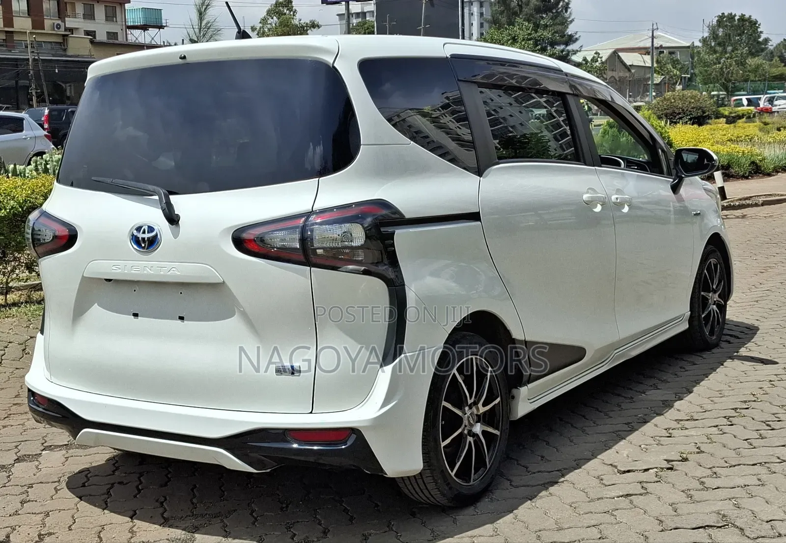 Toyota Sienta 2018 White