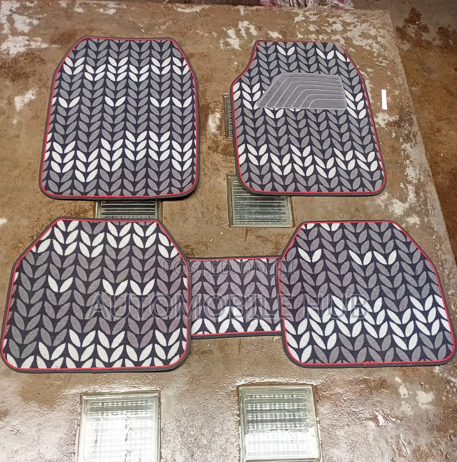 Premium Black Grey Leaf-Print Woolen Car Mats – Soft Antislip