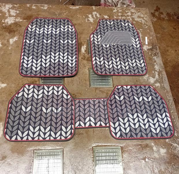 Premium Black Grey Leaf-Print Woolen Car Mats – Soft Antislip - thumbnail 3