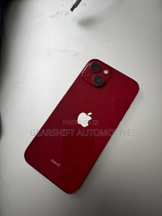 Apple iPhone 13 128 GB Red - main view