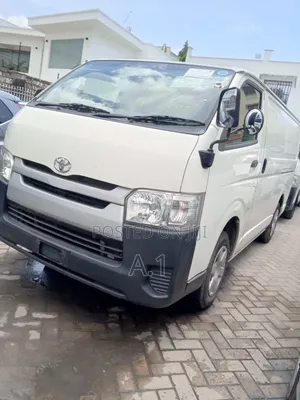 Toyota HiAce 2018 White
