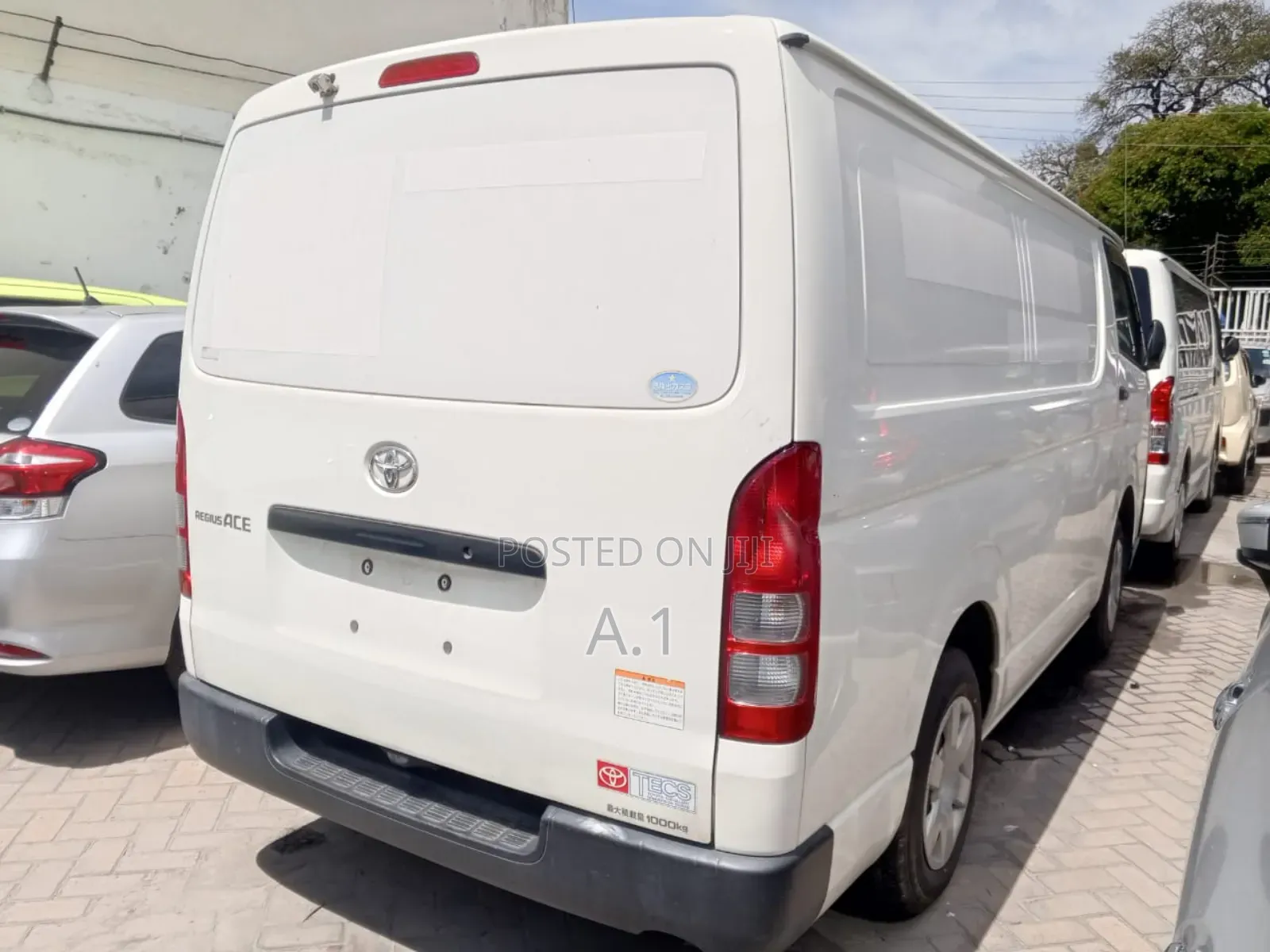 Toyota HiAce 2018 White