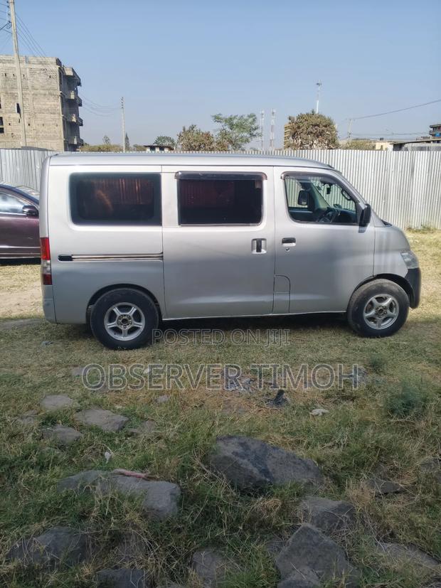 Toyota Town Ace - main view