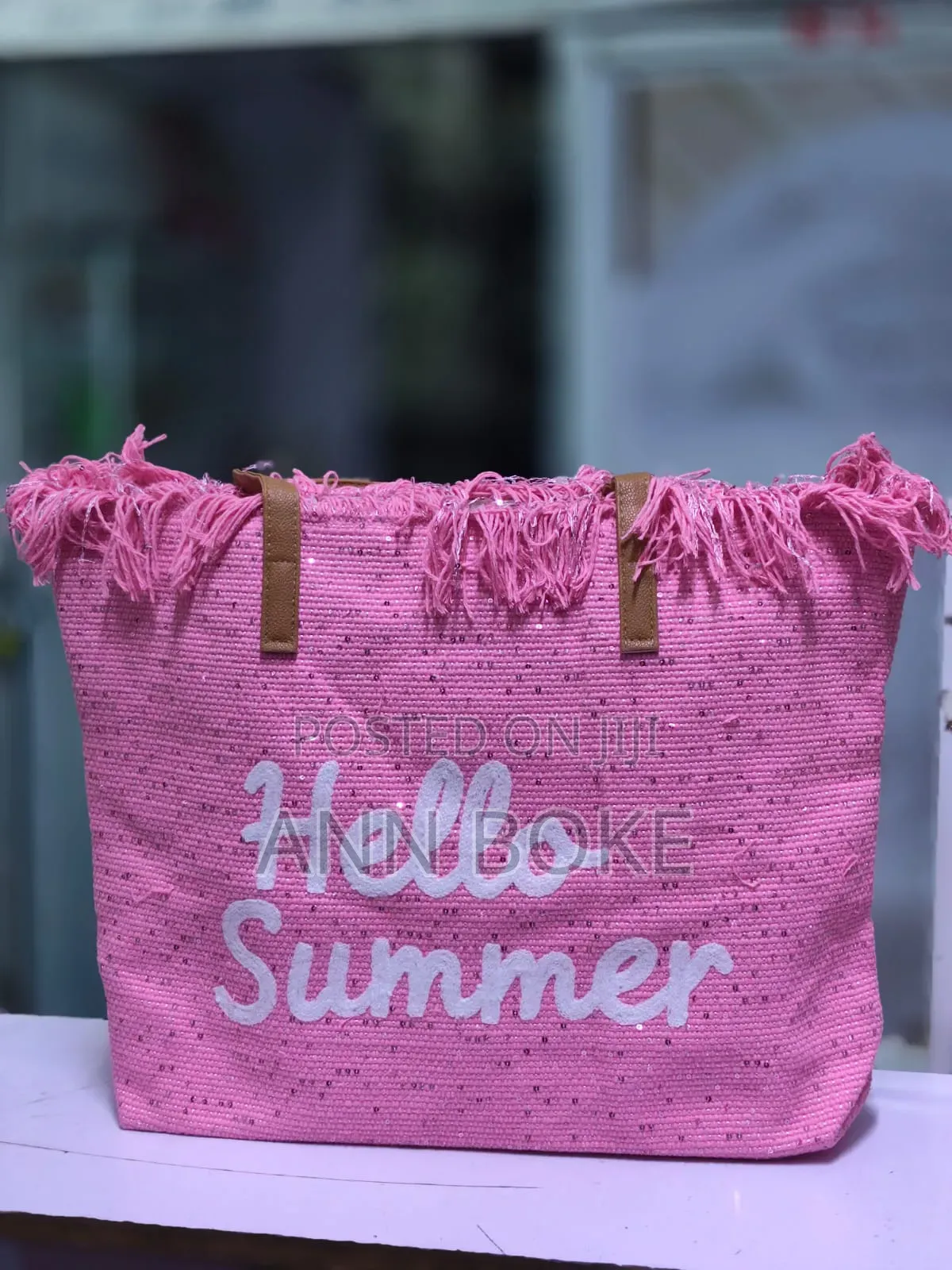 Big Capacity Summer Bag
Has a Zipper
 Very Good Quality 
