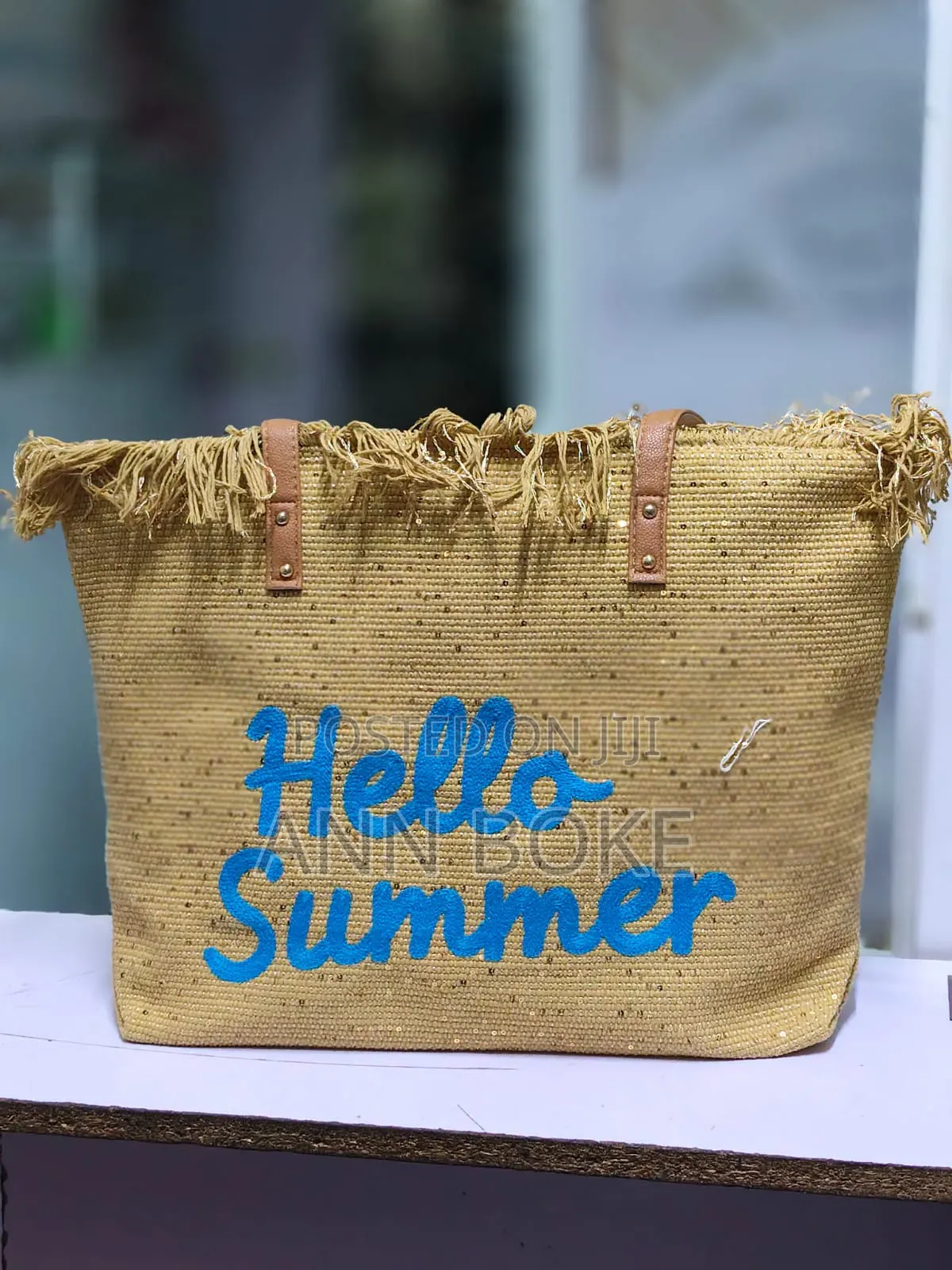 Big Capacity Summer Bag
Has a Zipper
 Very Good Quality 
