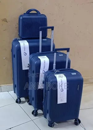 *4 in 1 Luxurious Unbreakable Suitcase*
Zipper Closure Frame.
360