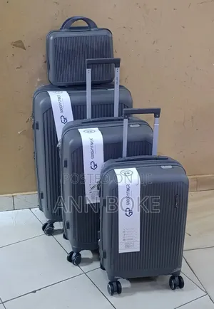 *4 in 1 Luxurious Unbreakable Suitcase*
Zipper Closure Frame.
360