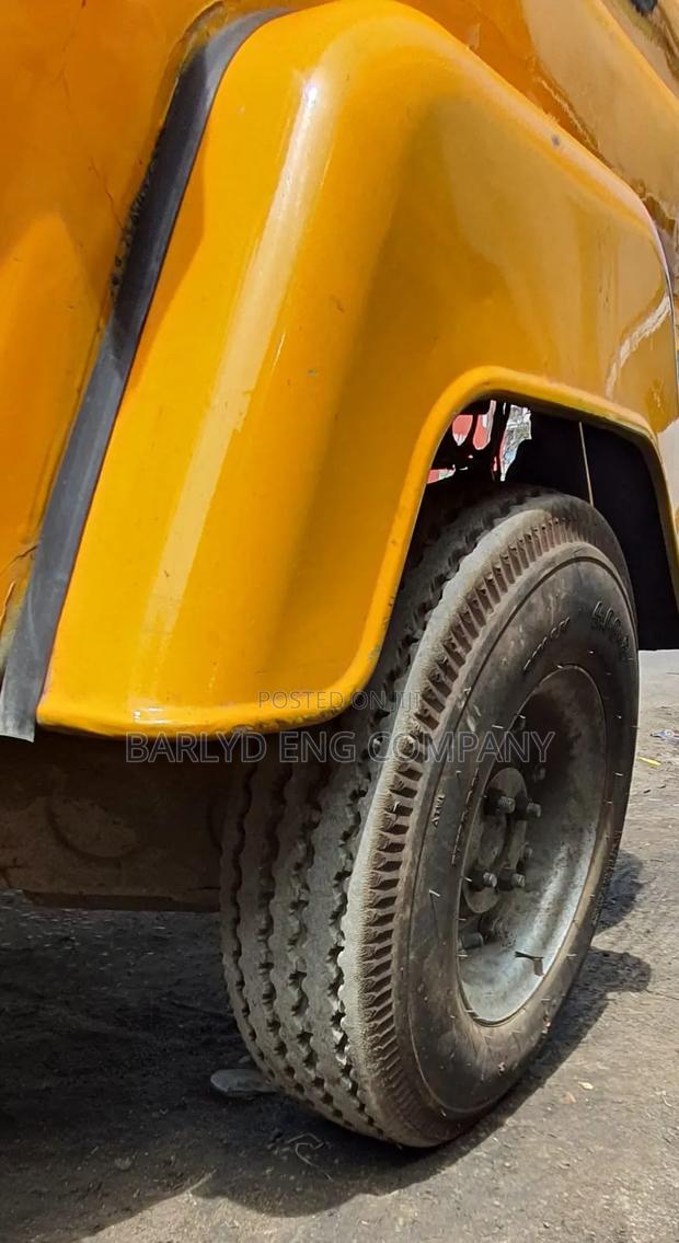 Piaggio 2017 Yellow - thumbnail 3
