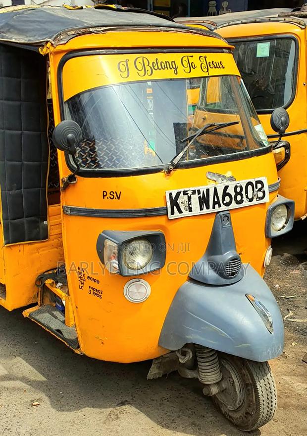 Piaggio 2017 Yellow - thumbnail 5