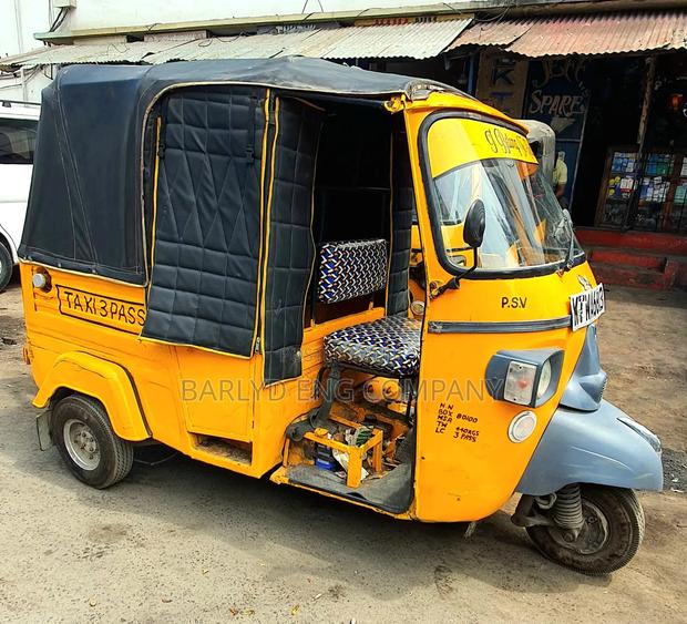 Piaggio 2017 Yellow - thumbnail 9