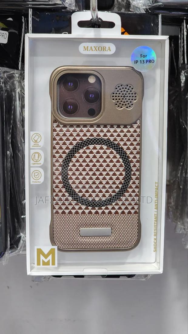 iPhone 13 Pro Leather Magsafe Case - thumbnail 2
