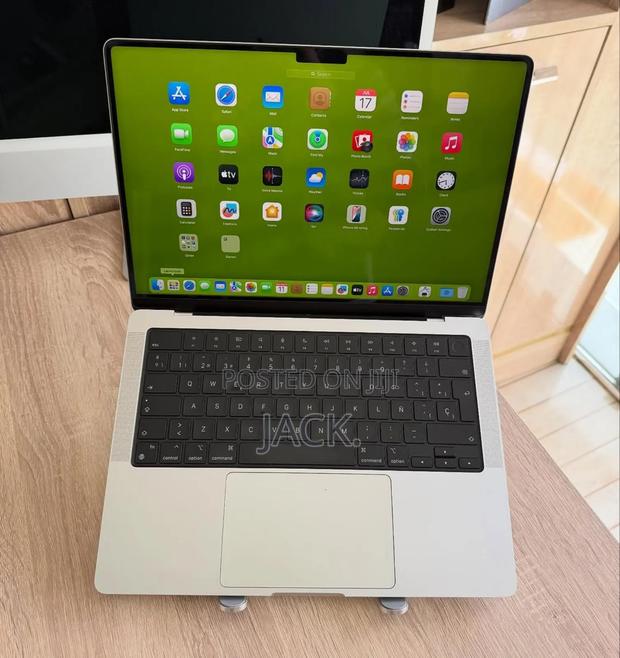 Laptop Apple MacBook Pro 2020 M1 32GB Apple M1 Pro SSD 2T