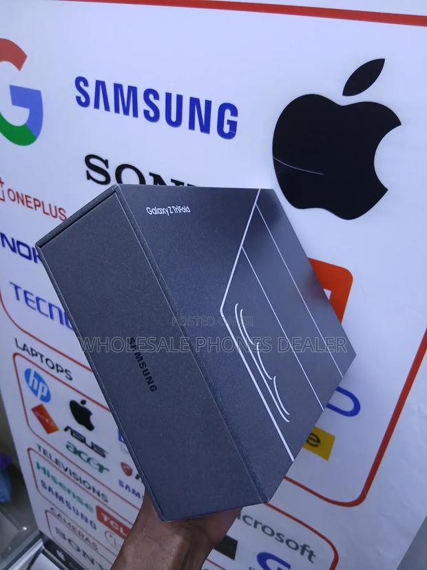 New Samsung Galaxy Z Trifold 512 GB Black - thumbnail 2