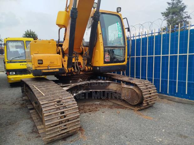 22 Ton Excavator - thumbnail 3