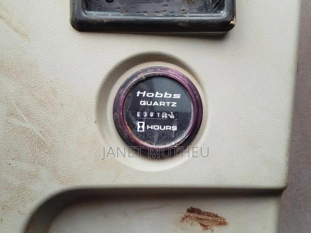 22 Ton Excavator - thumbnail 5