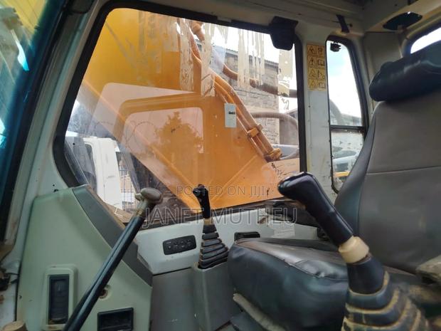 22 Ton Excavator - thumbnail 6