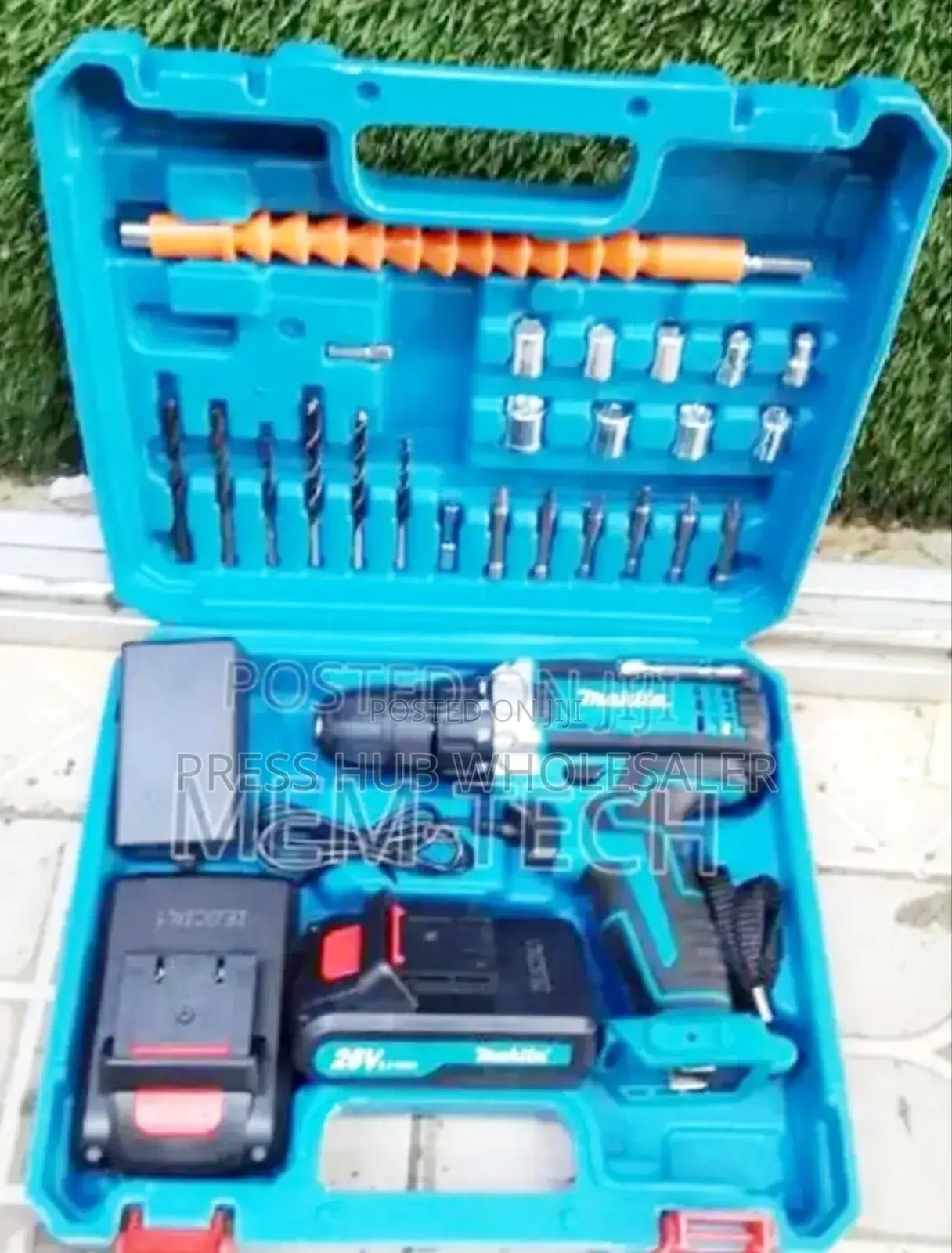 Makita 26v Cordless Electric Drill Set;