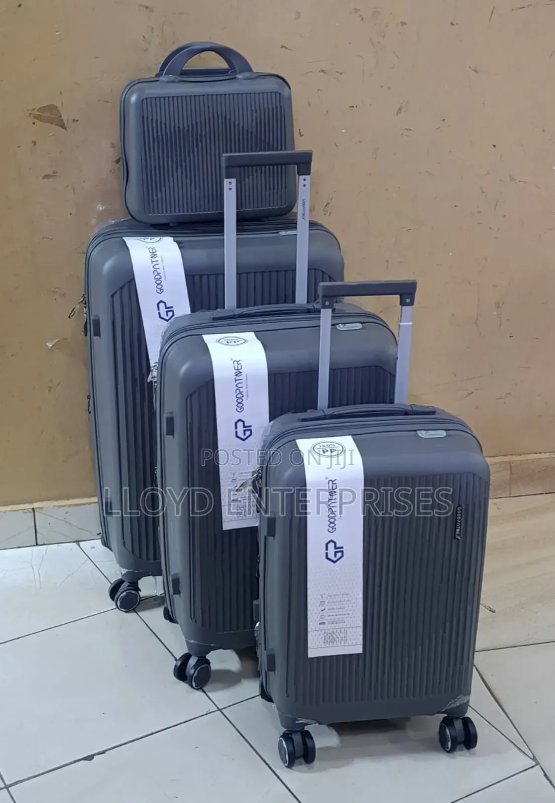 4 in 1 Luxurious Travel Suitcases