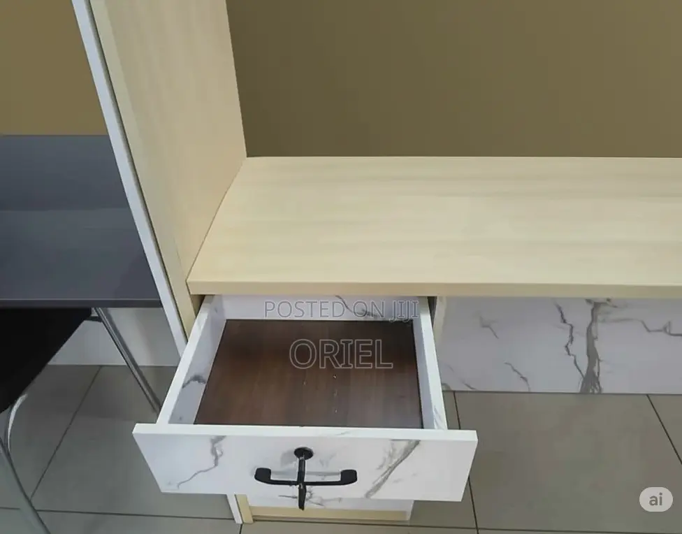 Office Desks; Spacious 1800mm Modern Reception Desk