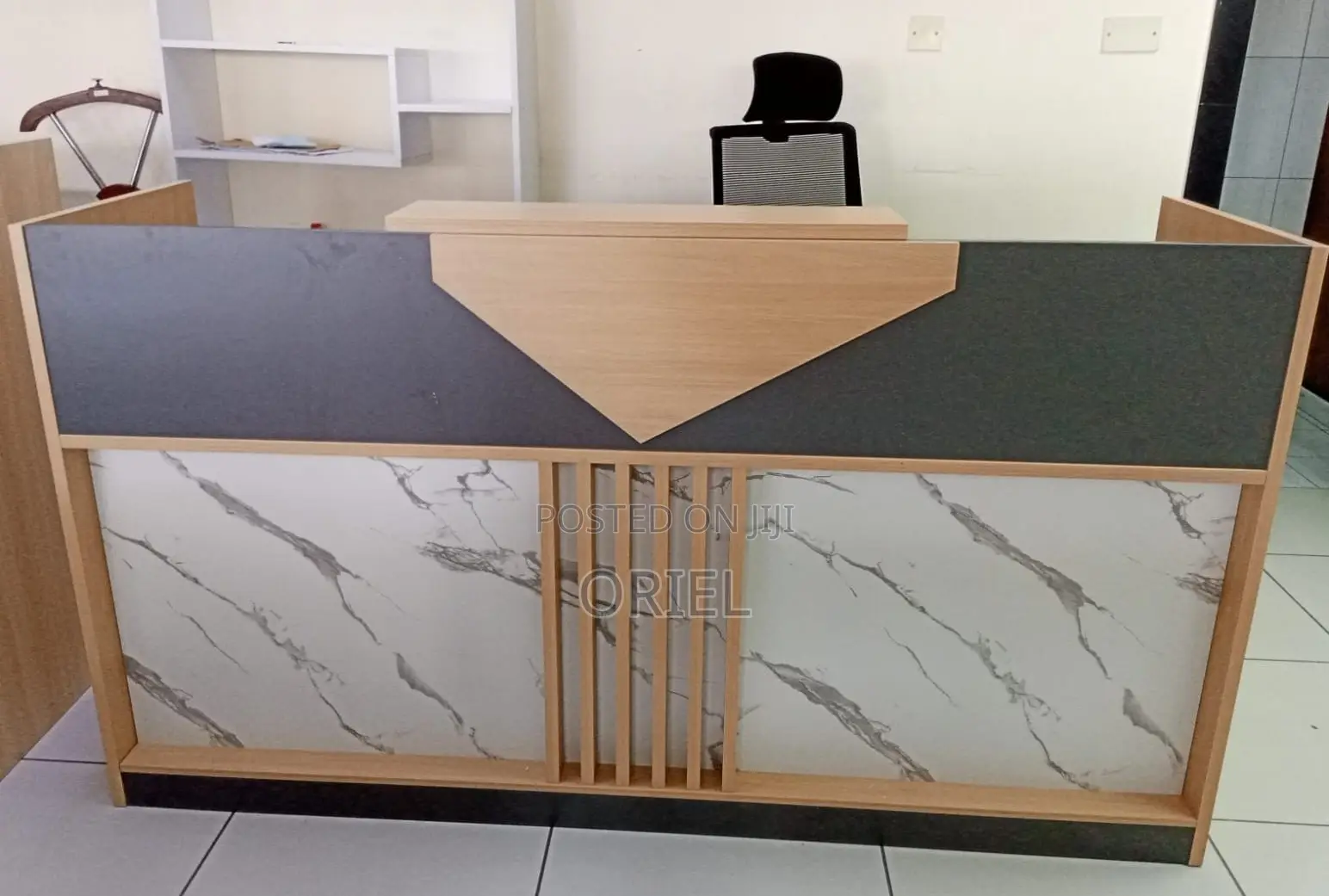 Office Desks; Spacious 1800mm Modern Reception Desk