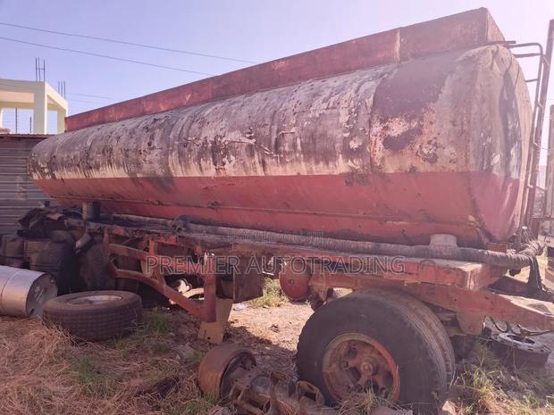 Italian Viberti Tanker Pulling Trailer 28000 Litres - thumbnail 5