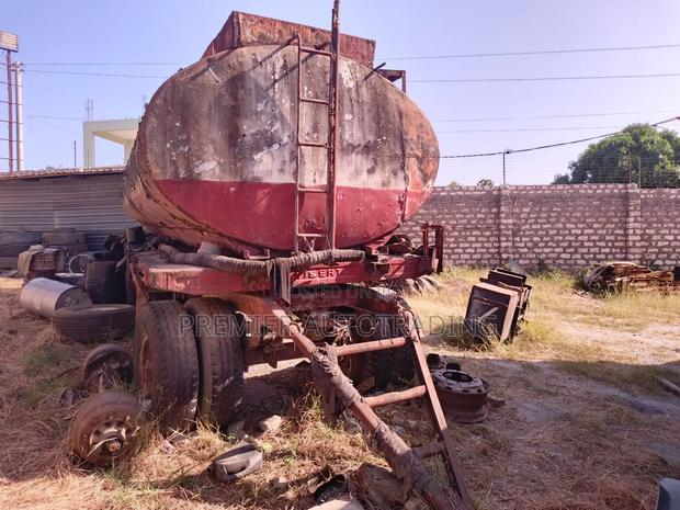 Italian Viberti Tanker Pulling Trailer 28000 Litres - thumbnail 6