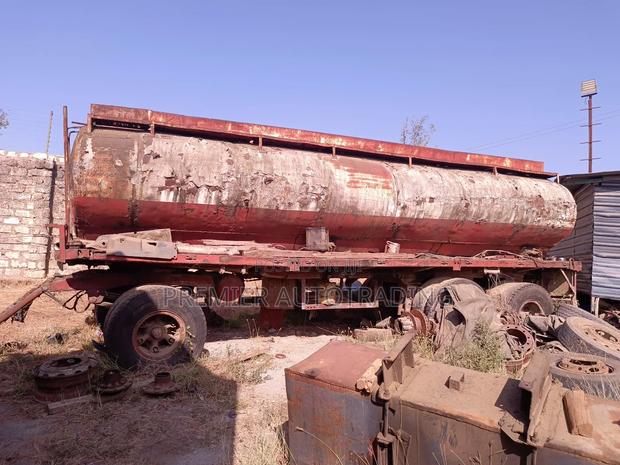 Italian Viberti Tanker Pulling Trailer 28000 Litres - thumbnail 7