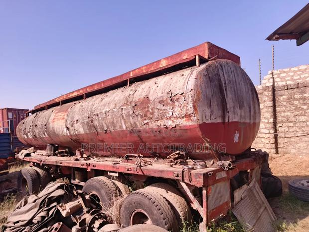 Italian Viberti Tanker Pulling Trailer 28000 Litres - thumbnail 8